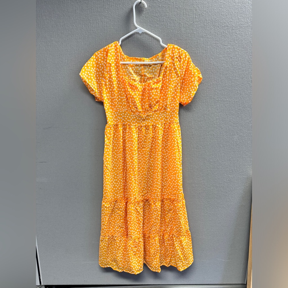Yellow dress with daisy details